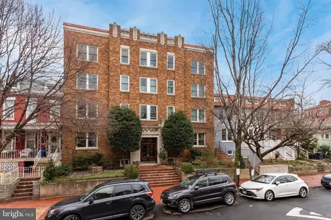 317 10th St NE #15, Washington, DC 20002