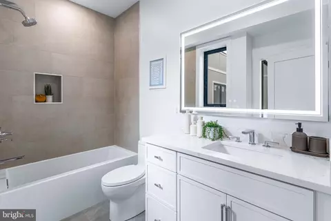 Bath - 507 L NE #A, Washington, DC 20002 photo 2 of 7