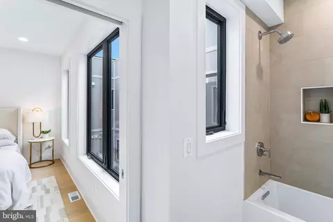 Entry Way - 507 L NE #A, Washington, DC 20002 photo 7 of 19