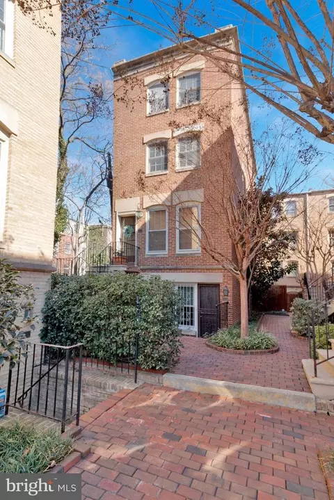 200 Justice Ct NE #39, Washington, DC 20002