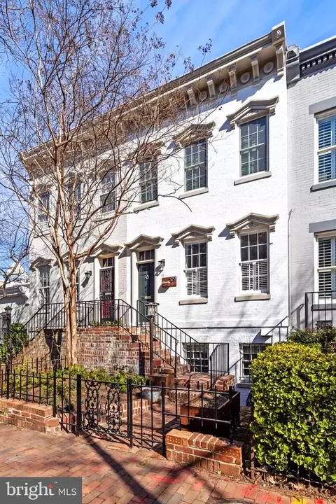 329 7th St NE, Washington, DC 20002