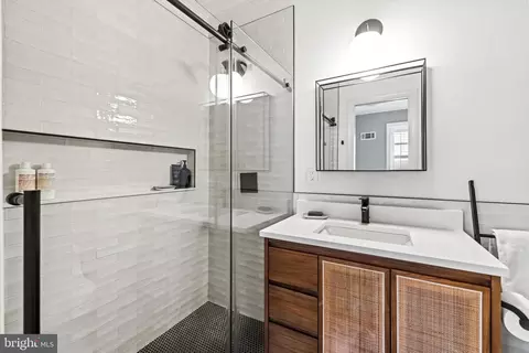 329 7th St NE, Washington, DC 20002 photo 33