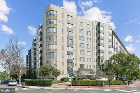 1 Scott Cir NW #811, Washington, DC 20036