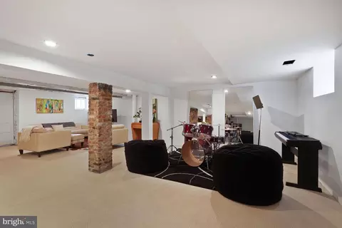 2735 Macomb St NW, Washington, DC 20008 photo 41
