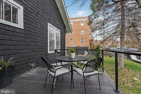 2735 Macomb St NW, Washington, DC 20008 photo 43