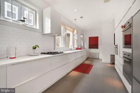 2735 Macomb St NW, Washington, DC 20008 photo 8