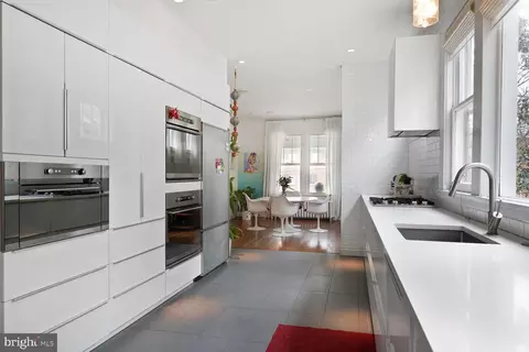 2735 Macomb St NW, Washington, DC 20008 photo 9