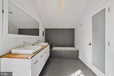 2735 Macomb St NW, Washington, DC 20008 photo 34