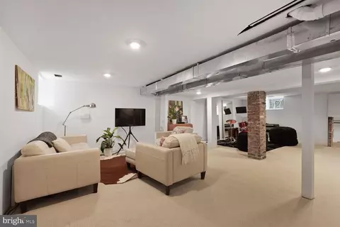 2735 Macomb St NW, Washington, DC 20008 photo 40