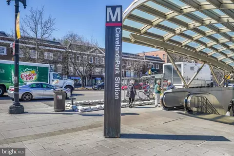 2735 Macomb St NW, Washington, DC 20008 photo 48