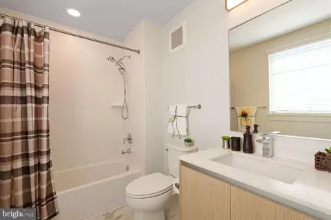 Bath - 1309 E Street St SE #35, Washington, DC 20003 photo 3 of 3