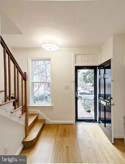 527 5th St SE, Washington, DC 20003 photo 2