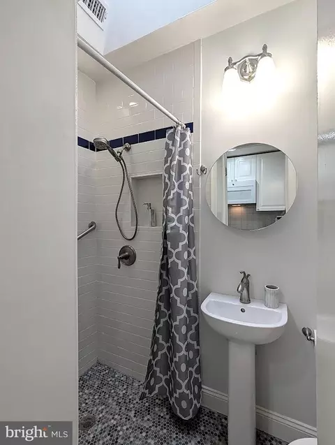 527 5th St SE, Washington, DC 20003 photo 10
