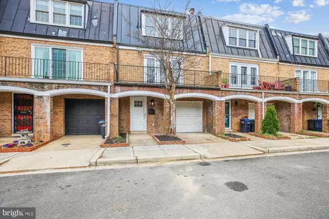 613 4th Pl SW, Washington, DC 20024