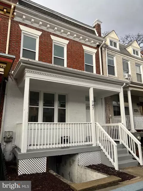 747 Newton Pl NW, Washington, DC 20010