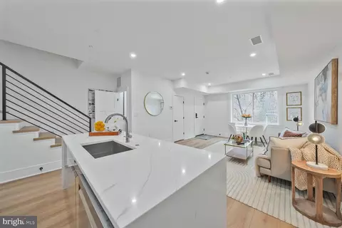 2524 41st St NW #PH4, Washington, DC 20007 photo 10