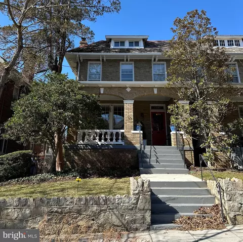 2942 Bellevue Ter NW, Washington, DC 20016