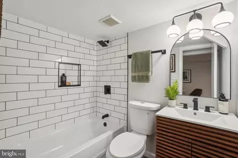 1707 D St SE, Washington, DC 20003 photo 25