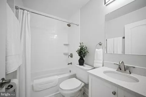 27 17th St SE, Washington, DC 20003 photo 20