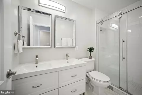 27 17th St SE, Washington, DC 20003 photo 16