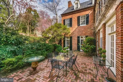 Exterior - 2805 P St NW, Washington, DC 20007 photo 4 of 11