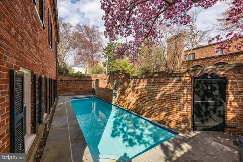 Exterior - 2805 P St NW, Washington, DC 20007 photo 9 of 11