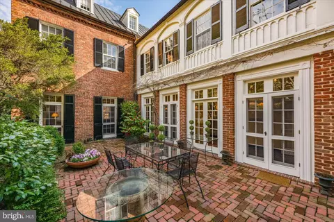 Exterior - 2805 P St NW, Washington, DC 20007 photo 5 of 11