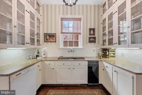 Kitchen - 2805 P St NW, Washington, DC 20007 photo 3 of 7