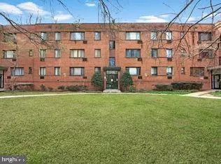 4733 1st St SW #102, Washington, DC 20032