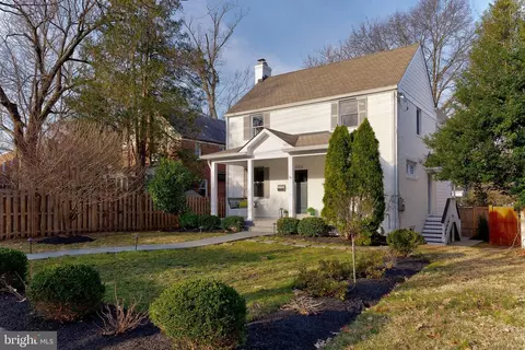 4704 44th St NW, Washington, DC 20016