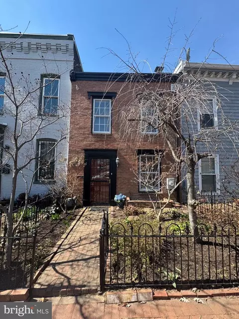 Exterior - 729 10th St SE, Washington, DC 20003 photo 1 of 8