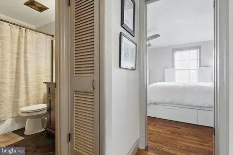 Entry Way - 729 10th St SE, Washington, DC 20003 photo 3 of 3