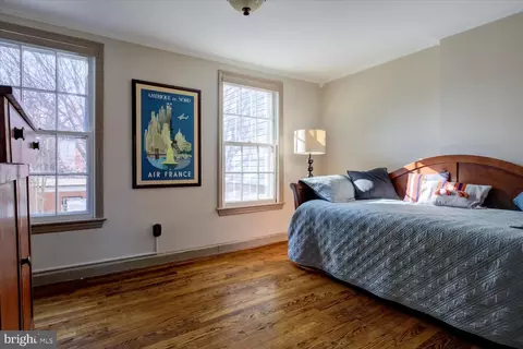 Bedroom - 729 10th St SE, Washington, DC 20003 photo 4 of 4