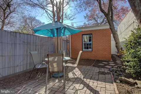 Exterior - 729 10th St SE, Washington, DC 20003 photo 5 of 8