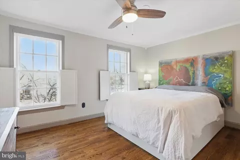 Bedroom - 729 10th St SE, Washington, DC 20003 photo 2 of 4