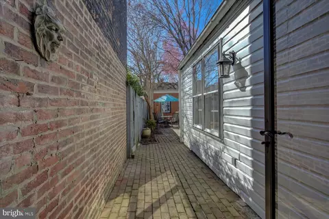 Exterior - 729 10th St SE, Washington, DC 20003 photo 2 of 8
