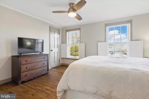 Bedroom - 729 10th St SE, Washington, DC 20003 photo 1 of 4