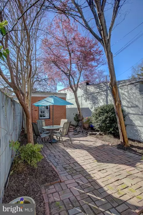 Exterior - 729 10th St SE, Washington, DC 20003 photo 4 of 8