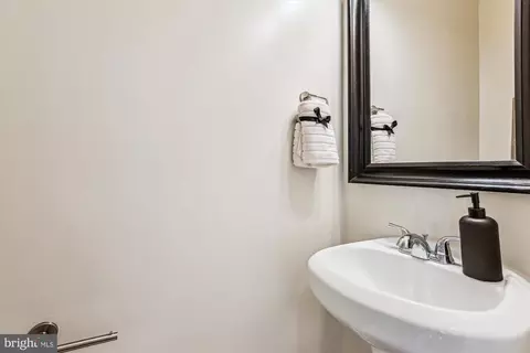 1134 4th St NE, Washington, DC 20002 photo 17