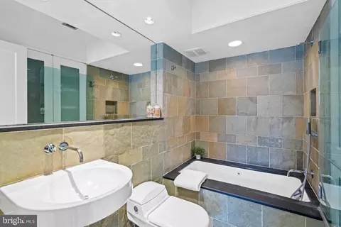 1732 S Street St NW, Washington, DC 20009 photo 25