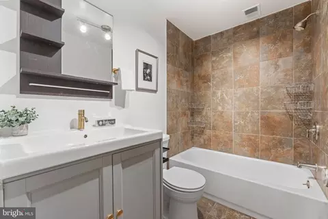 1008 C St NE, Washington, DC 20002 photo 40