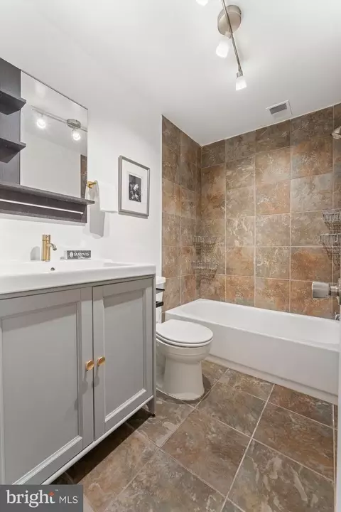 1008 C St NE, Washington, DC 20002 photo 41