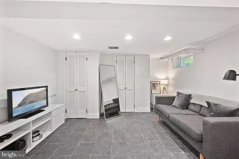 4441 Volta Pl NW, Washington, DC 20007 photo 27