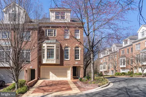 3910 Hillandale Ct NW, Washington, DC 20007
