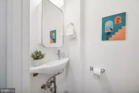 925 5th St NE, Washington, DC 20002 photo 15
