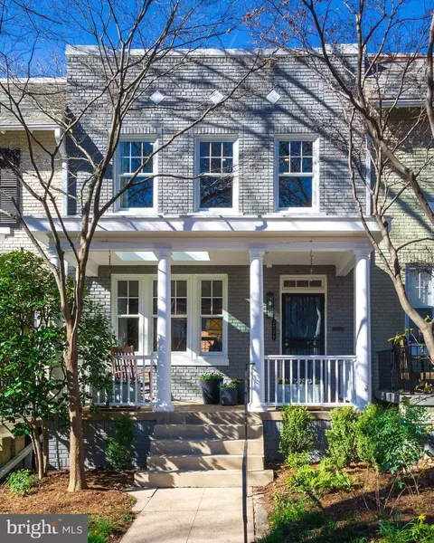 2738 Woodley Pl NW, Washington, DC 20008