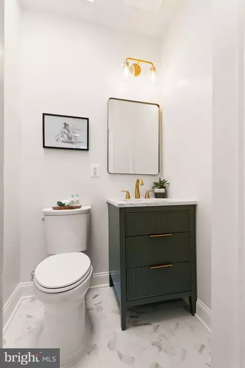 Bath - 334 17th Pl NE, Washington, DC 20002 photo 2 of 6