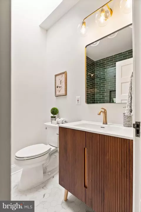 Bath - 334 17th Pl NE, Washington, DC 20002 photo 5 of 6