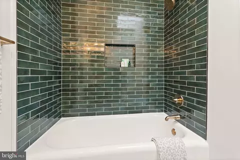 Bath - 334 17th Pl NE, Washington, DC 20002 photo 4 of 6