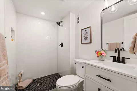 Bath - 334 17th Pl NE, Washington, DC 20002 photo 6 of 6